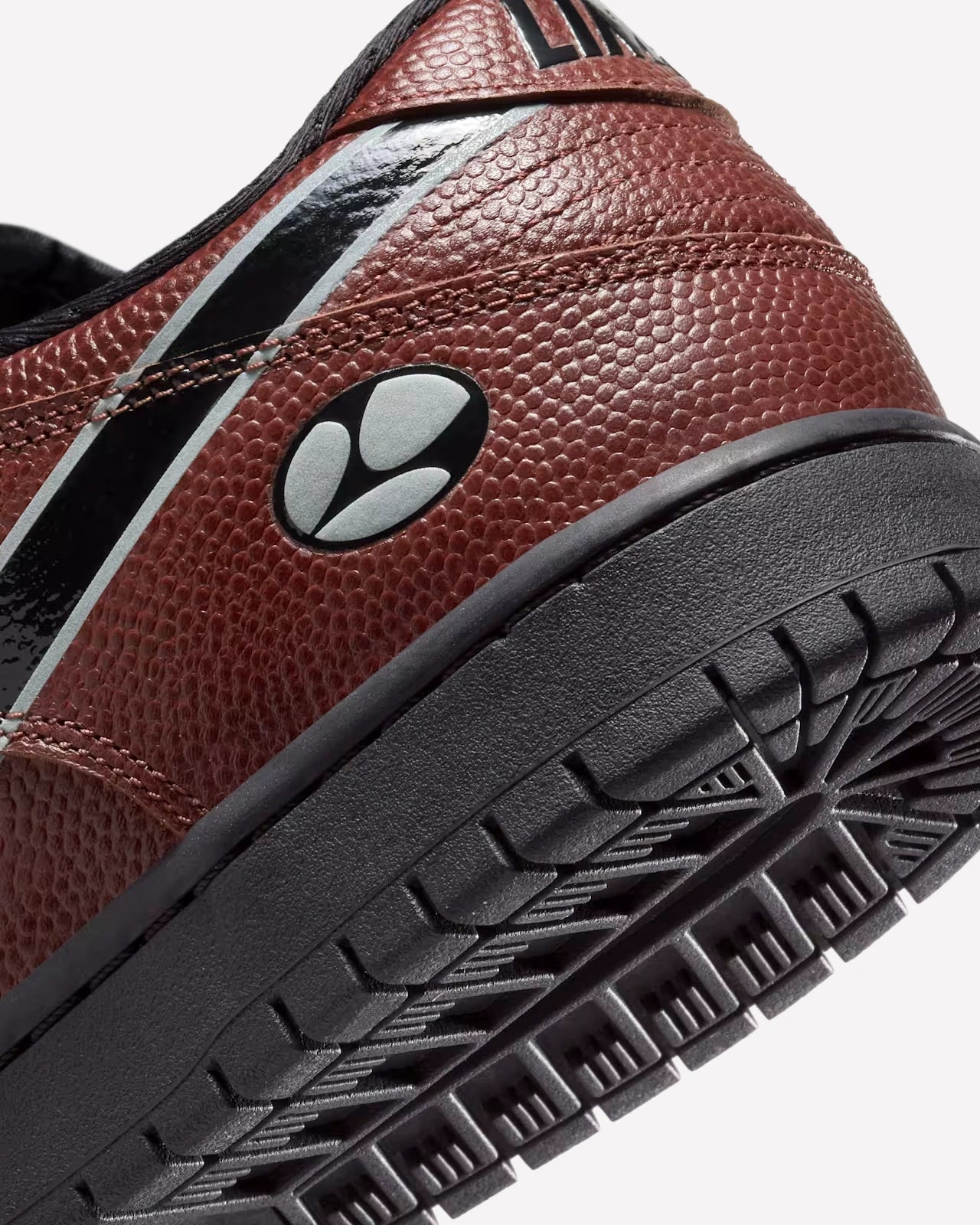 Nike SB Dunk Low Limosine Skateboards