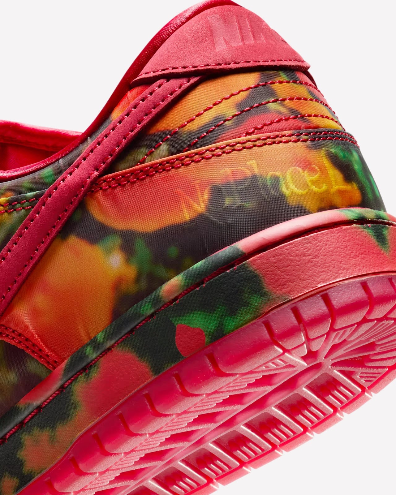 Nike SB Dunk Low The Wizard of Oz Poppy Field