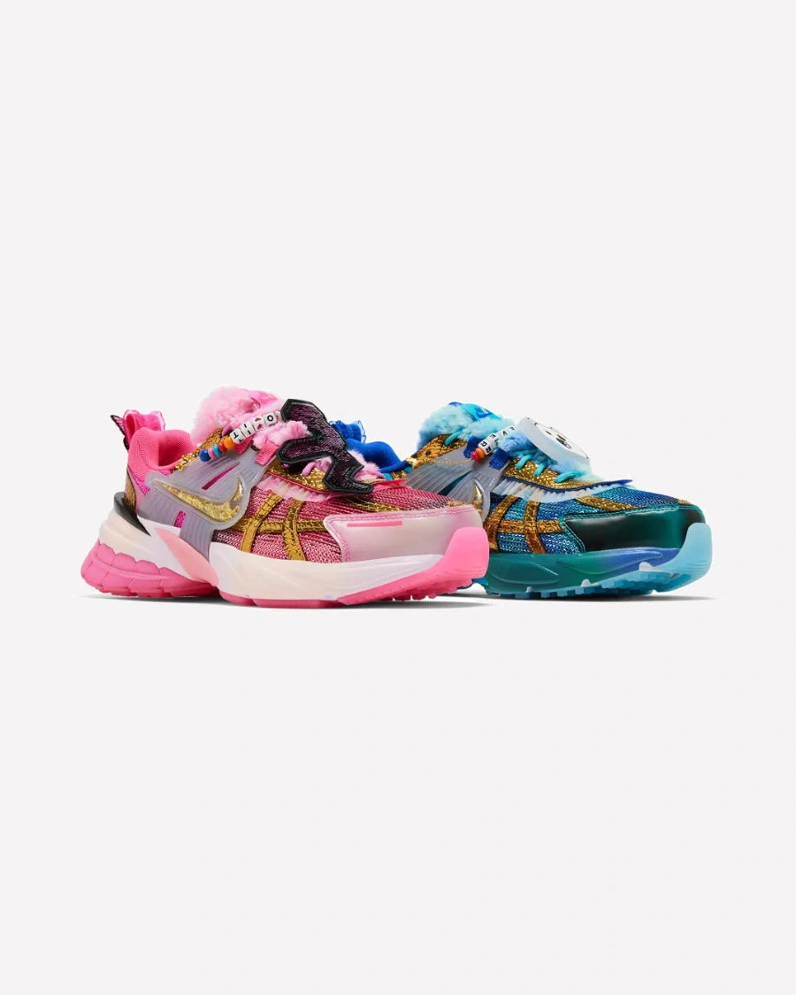 Nike V2K Run Doernbecher Khovny Vignery — detalle del par