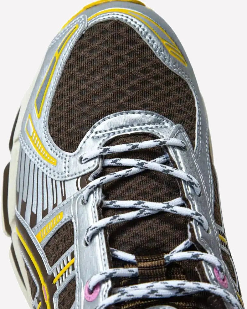 ASICS Gel-Kayano 12.1 Vandy The Pink Chocolate — detalle del upper