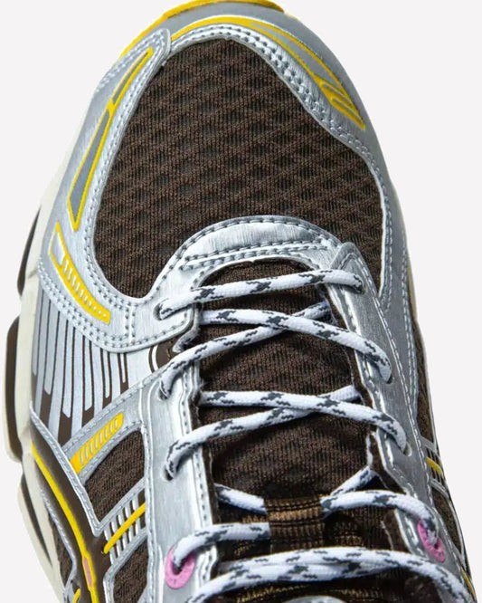 ASICS Gel-Kayano 12.1 Vandy The Pink Chocolate — detalle del upper