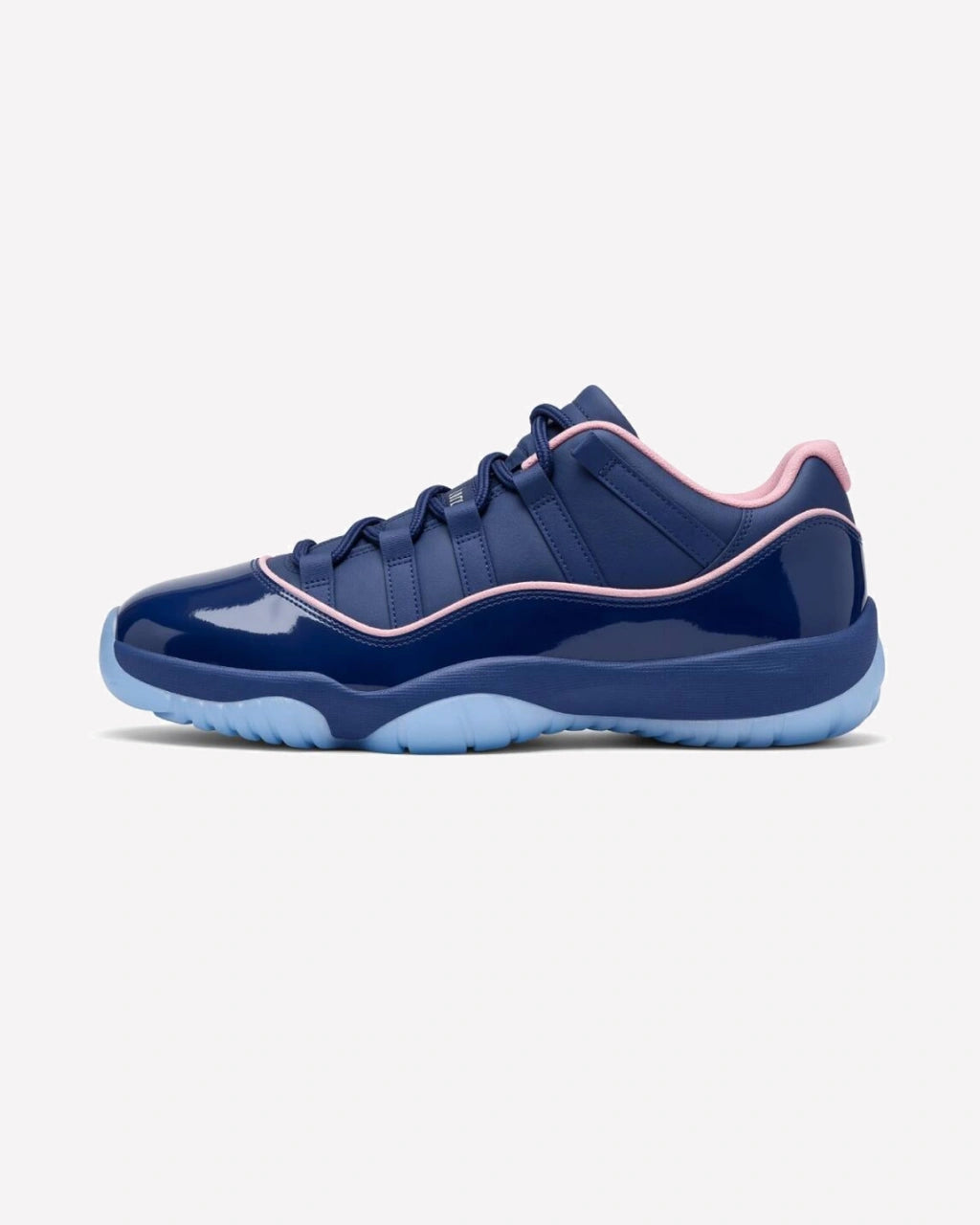 Jordan 11 Retro Low APB Binary Blue — vista lateral