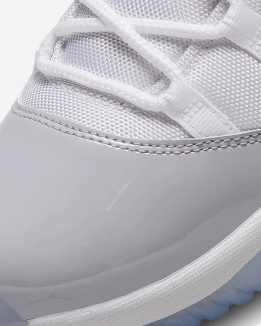 Jordan 11 Retro Low Cement Grey — detalle del upper