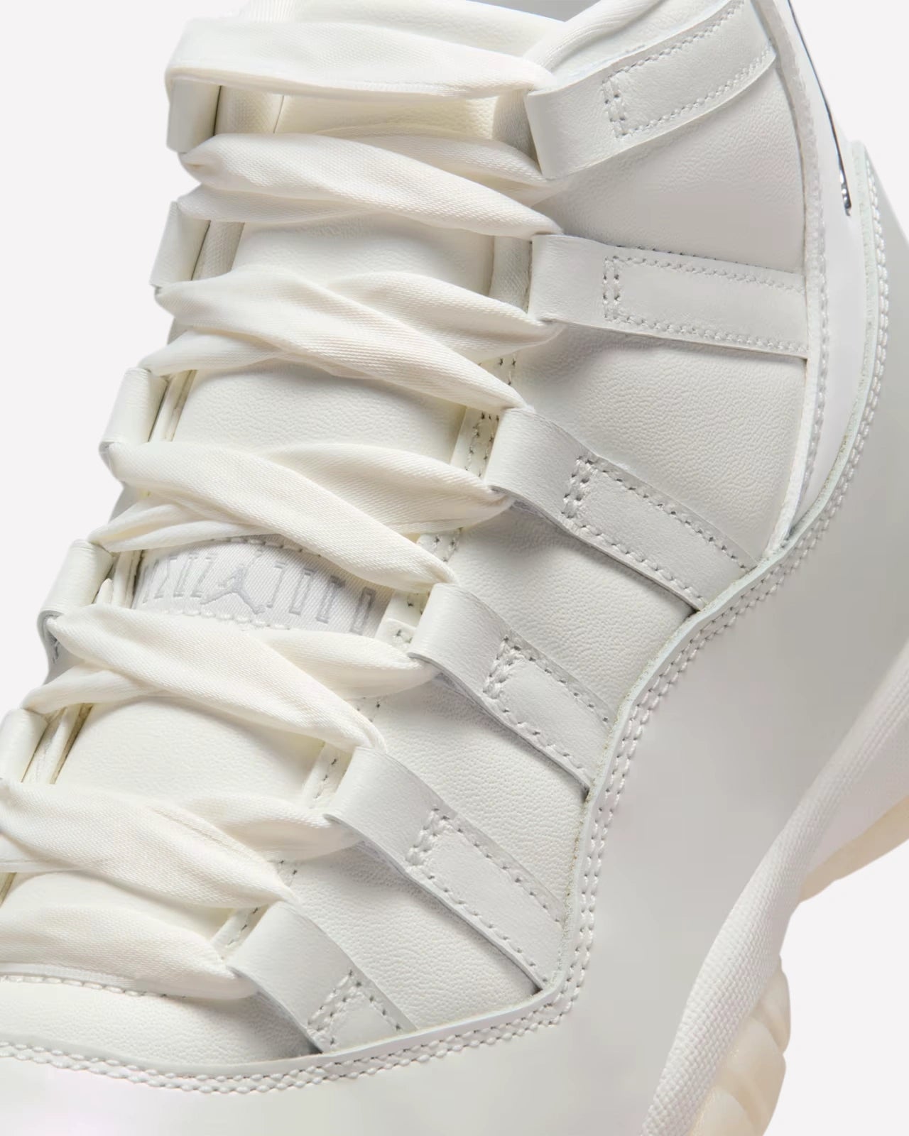 Air Jordan 11 Retro Pearl