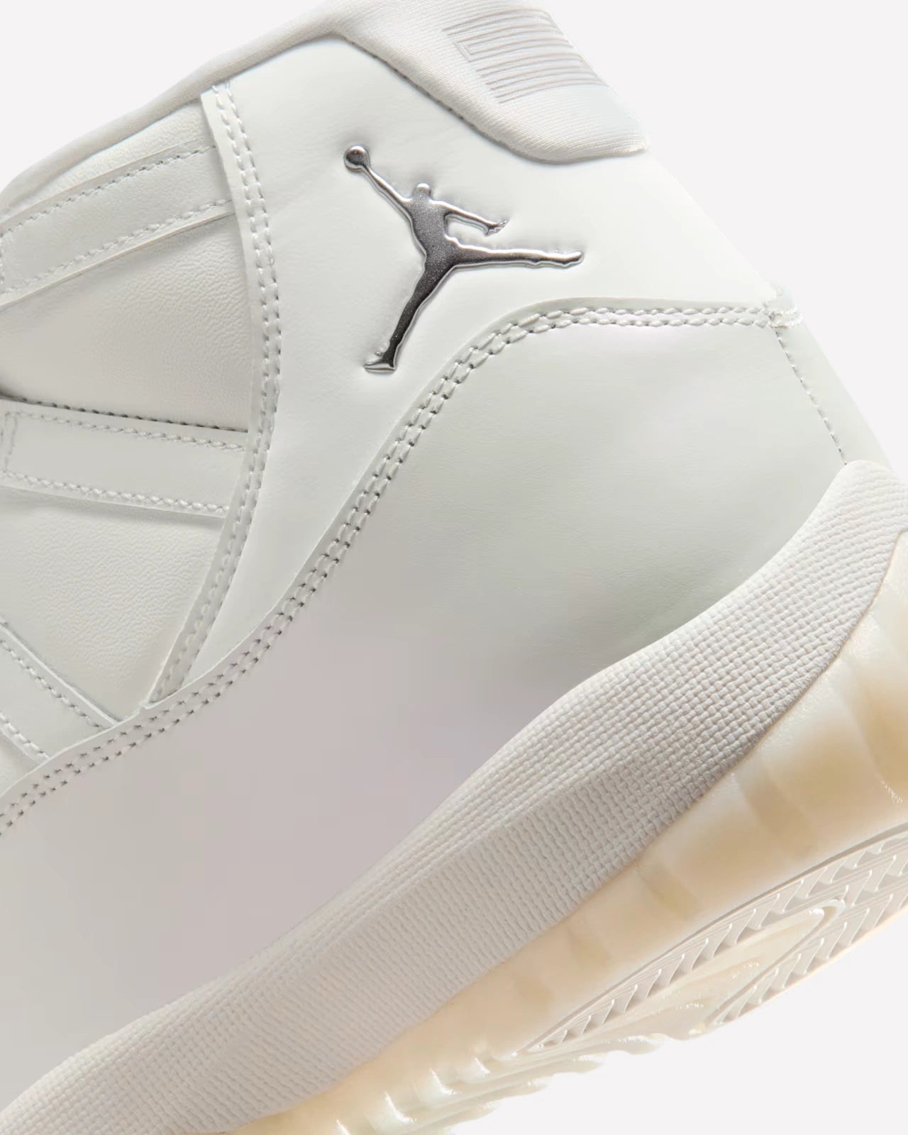 Air Jordan 11 Retro Pearl
