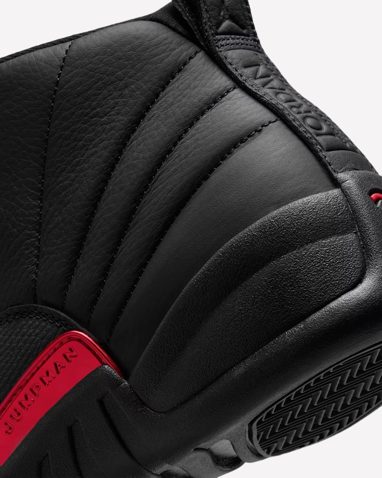 Jordan 12 Retro Bloodline — par completo
