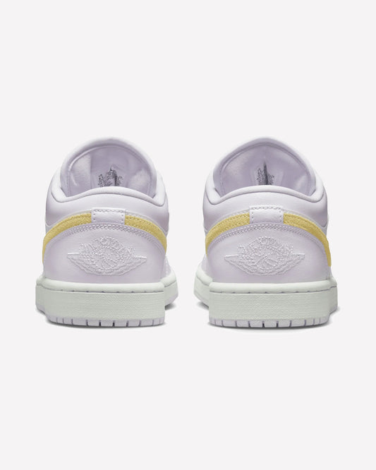 Jordan 1 Low Barely Grape — detalle del talón