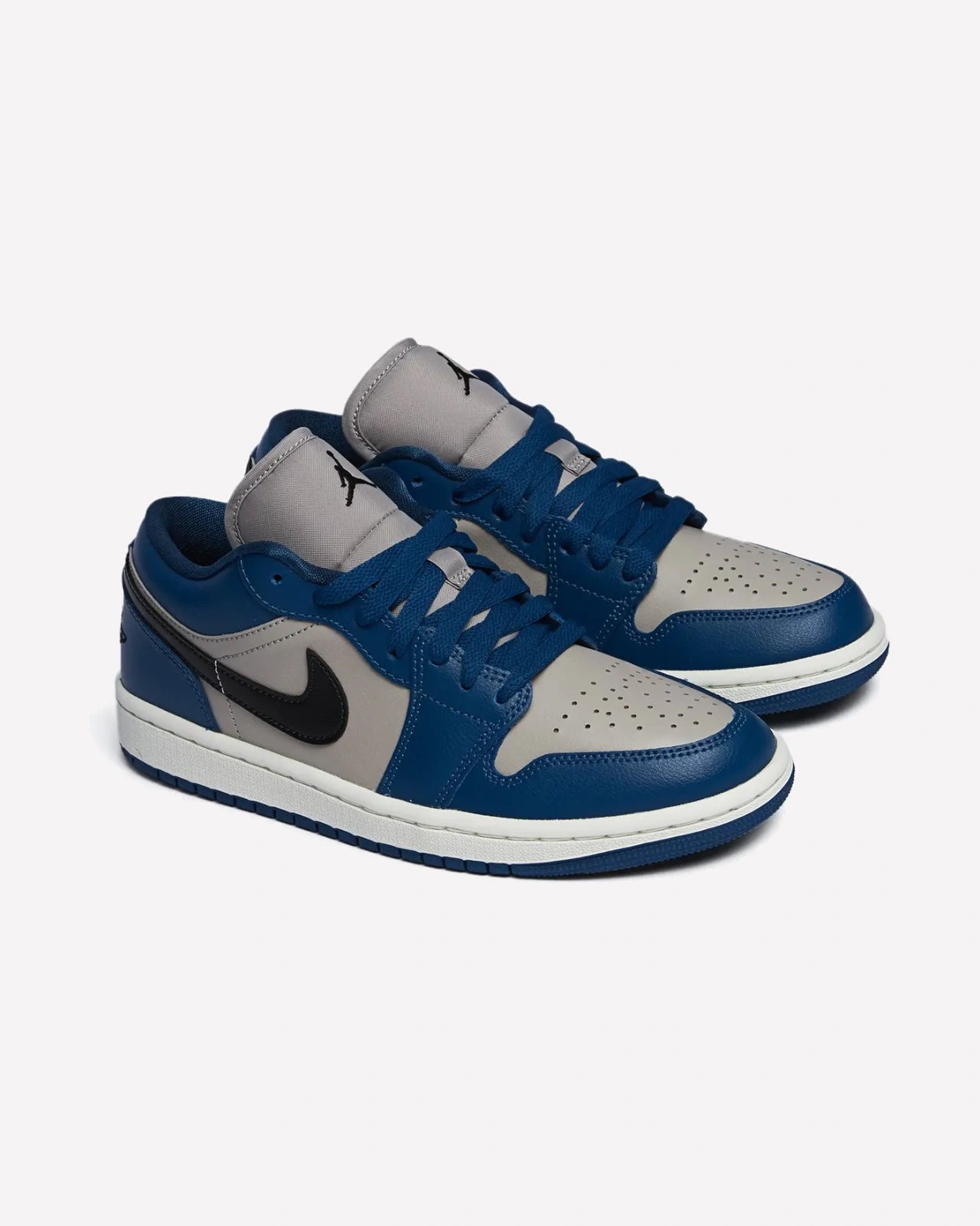 Jordan 1 Low French Blue College Grey — vista de talón