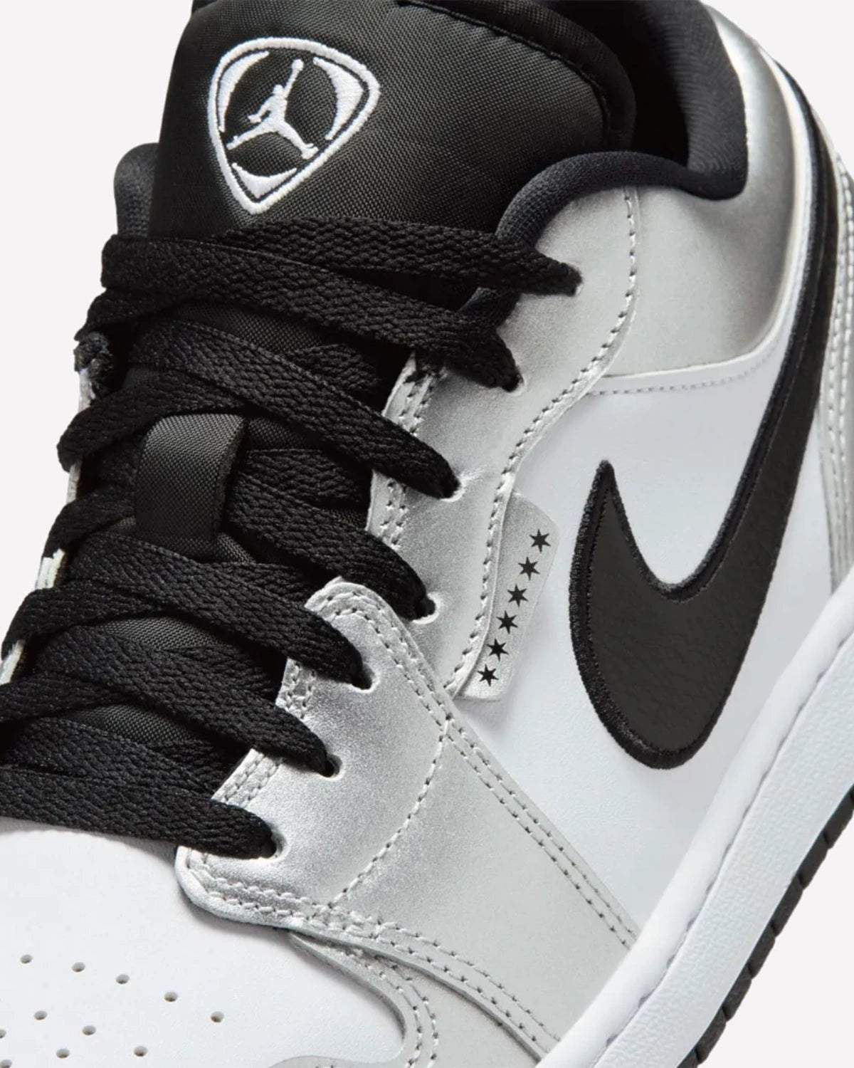 Jordan 1 Low SE Metallic Silver Tiempo — par completo