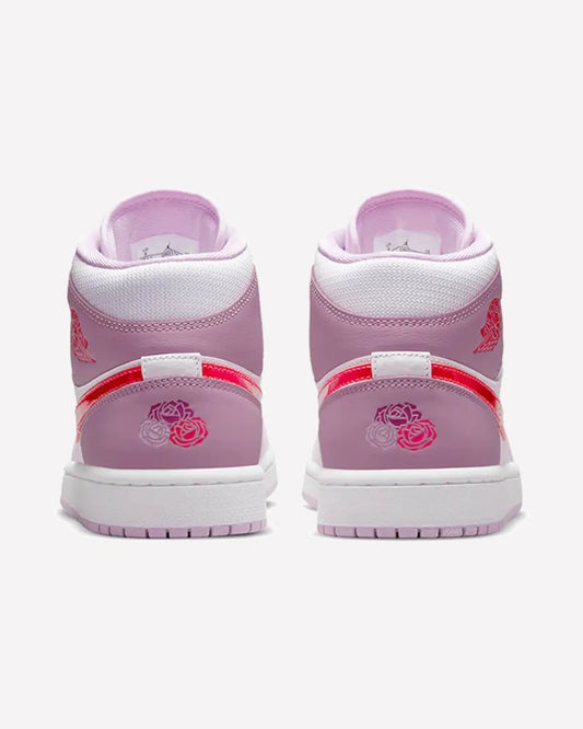 Jordan 1 Mid Valentine's Day (2022) — vista del par