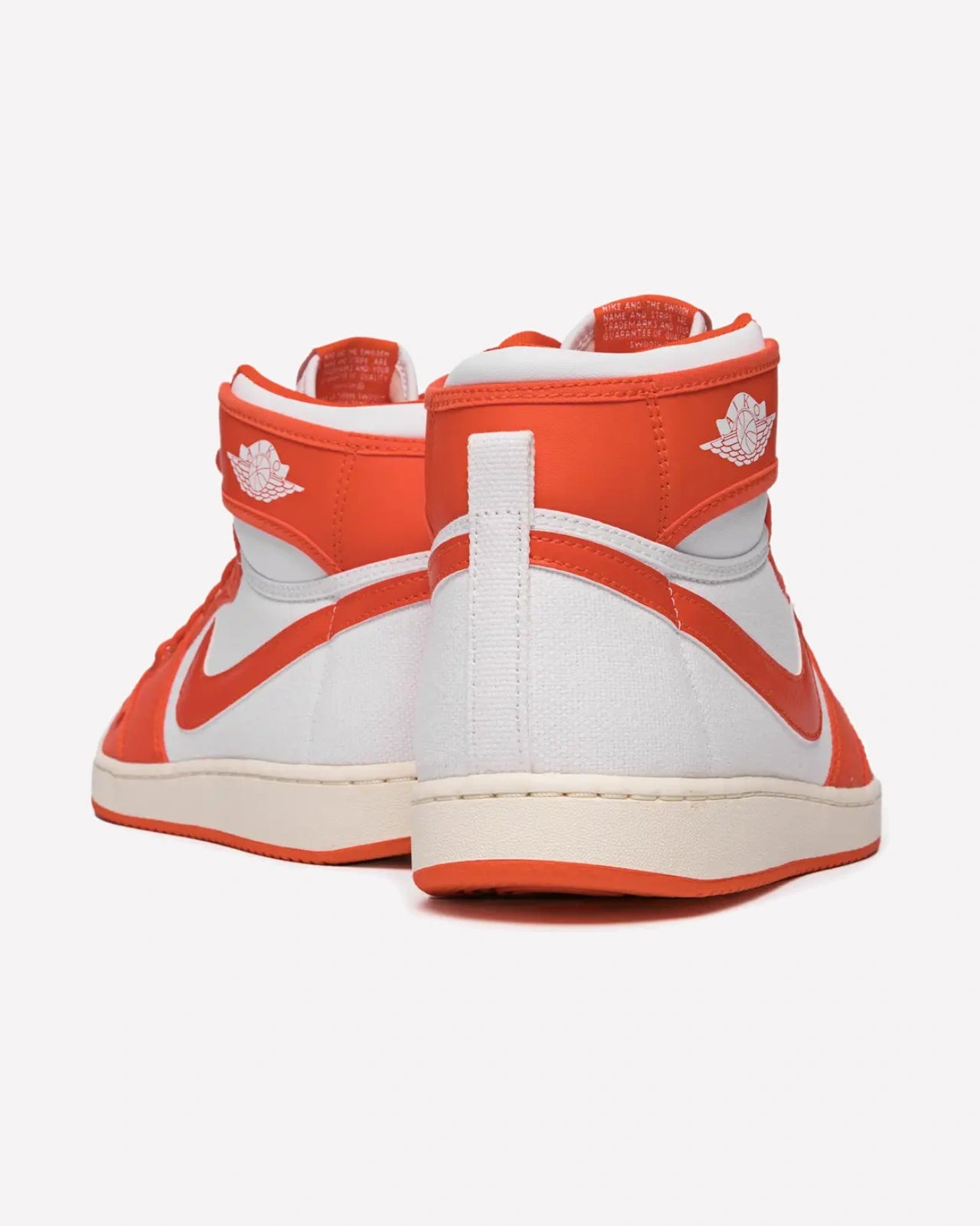 Jordan 1 Retro AJKO Rush Orange — suela exterior