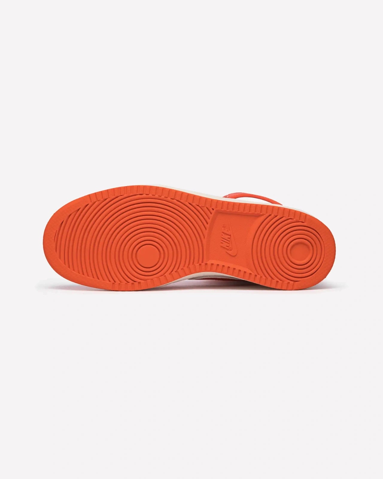 Jordan 1 Retro AJKO Rush Orange — par completo