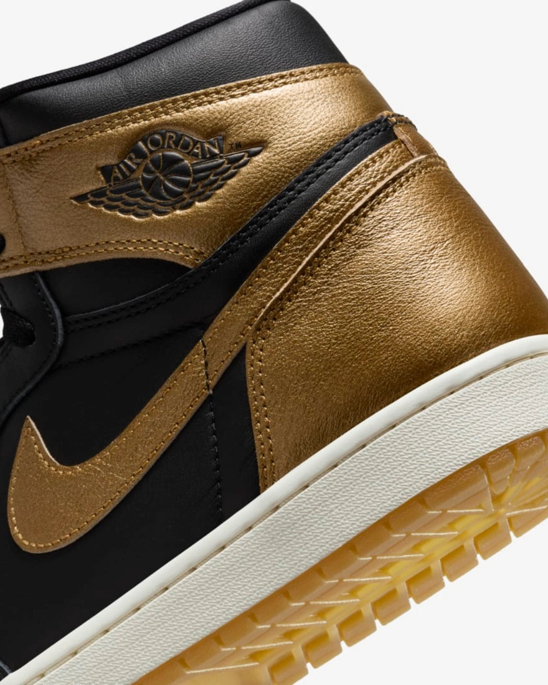 Air Jordan 1 Retro High OG Black Metallic Gold
