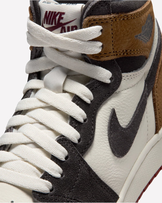 Jordan 1 Retro High OG Love Letter (GS) — detalle del tobillo