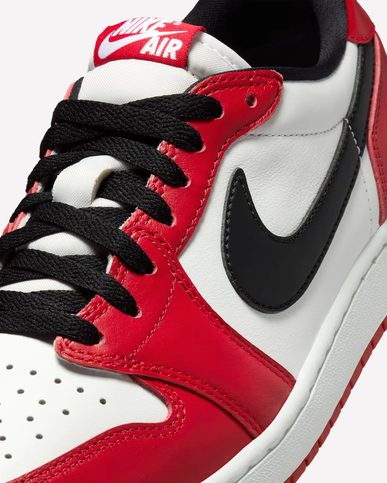 Air Jordan 1 Retro Low OG Chicago (2025)