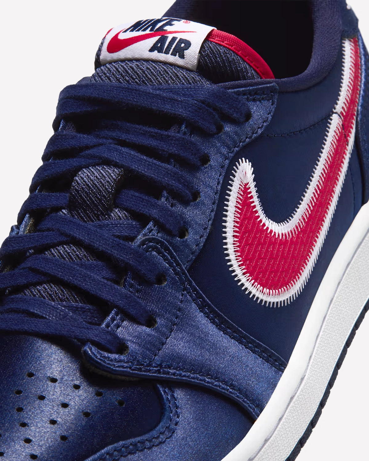 Jordan 1 Retro Low OG Howard University Bison — vista del par