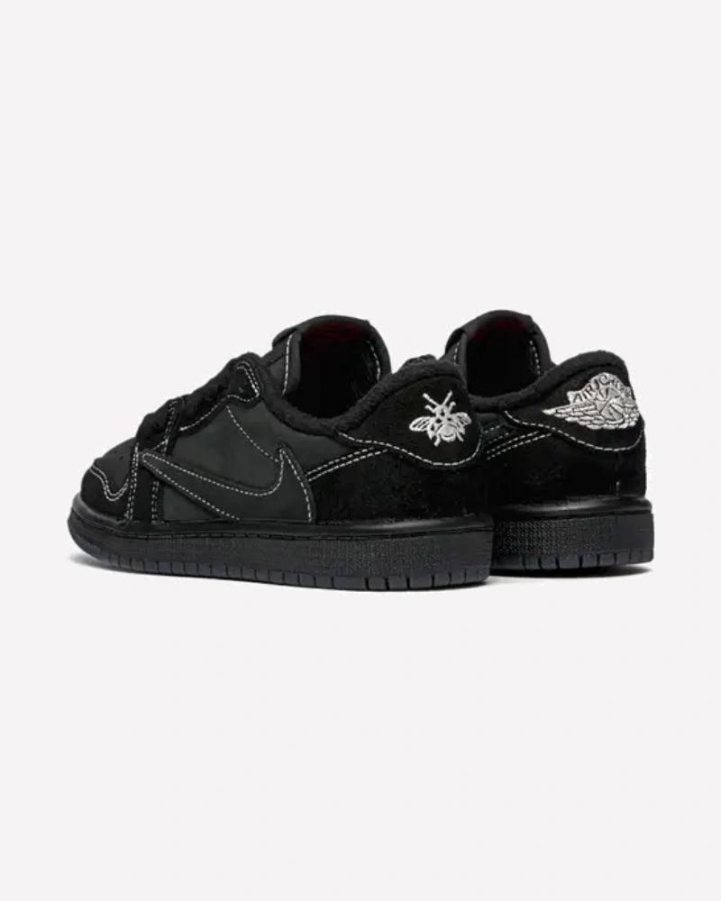 Jordan 1 Retro Low OG SP Travis Scott Black Phantom — detalle del Swoosh