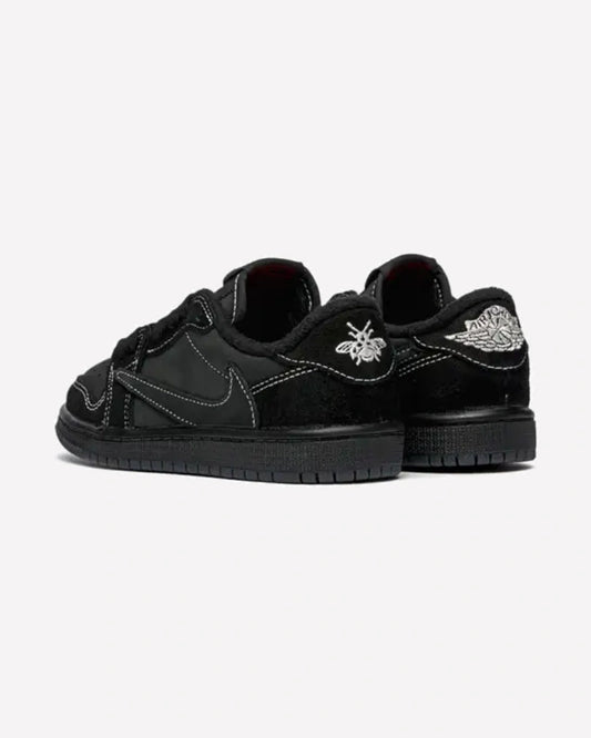 Jordan 1 Retro Low OG SP Travis Scott Black Phantom — detalle del Swoosh