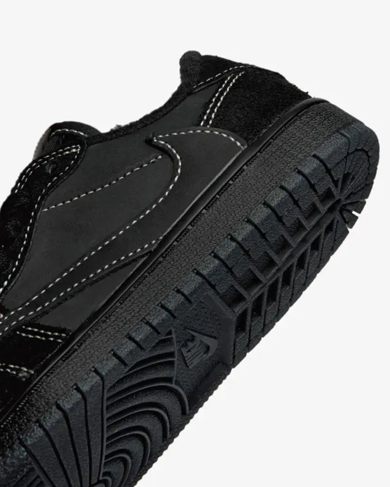 Jordan 1 Retro Low OG SP Travis Scott Black Phantom — vista lateral