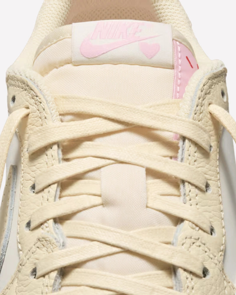 Air Jordan 1 Retro Low OG SP Travis Scott Shy Pink