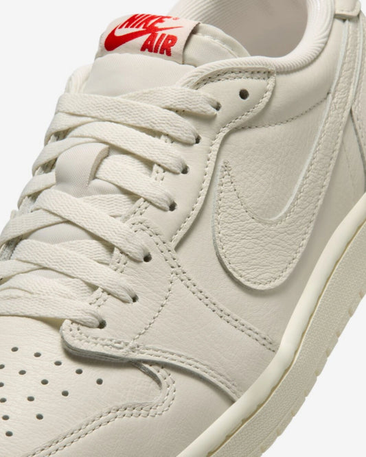 Jordan 1 Retro Low OG Sail — detalle del logo