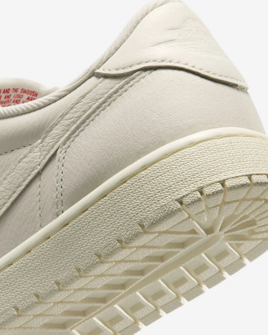 Jordan 1 Retro Low OG Sail — detalle del talón