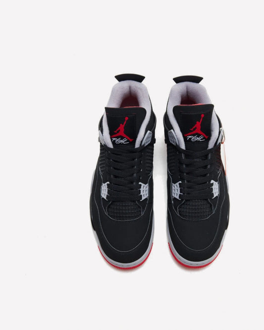 Jordan 4 Retro OG Bred (2026) — vista del talón