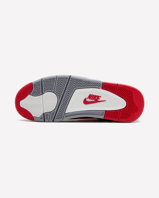 Jordan 4 Retro OG Bred (2026) — detalle del upper
