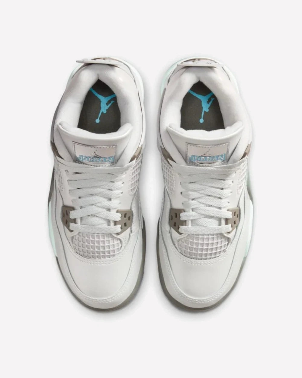 Jordan 4 Retro Photon Dust Blue Chill — vista trasera