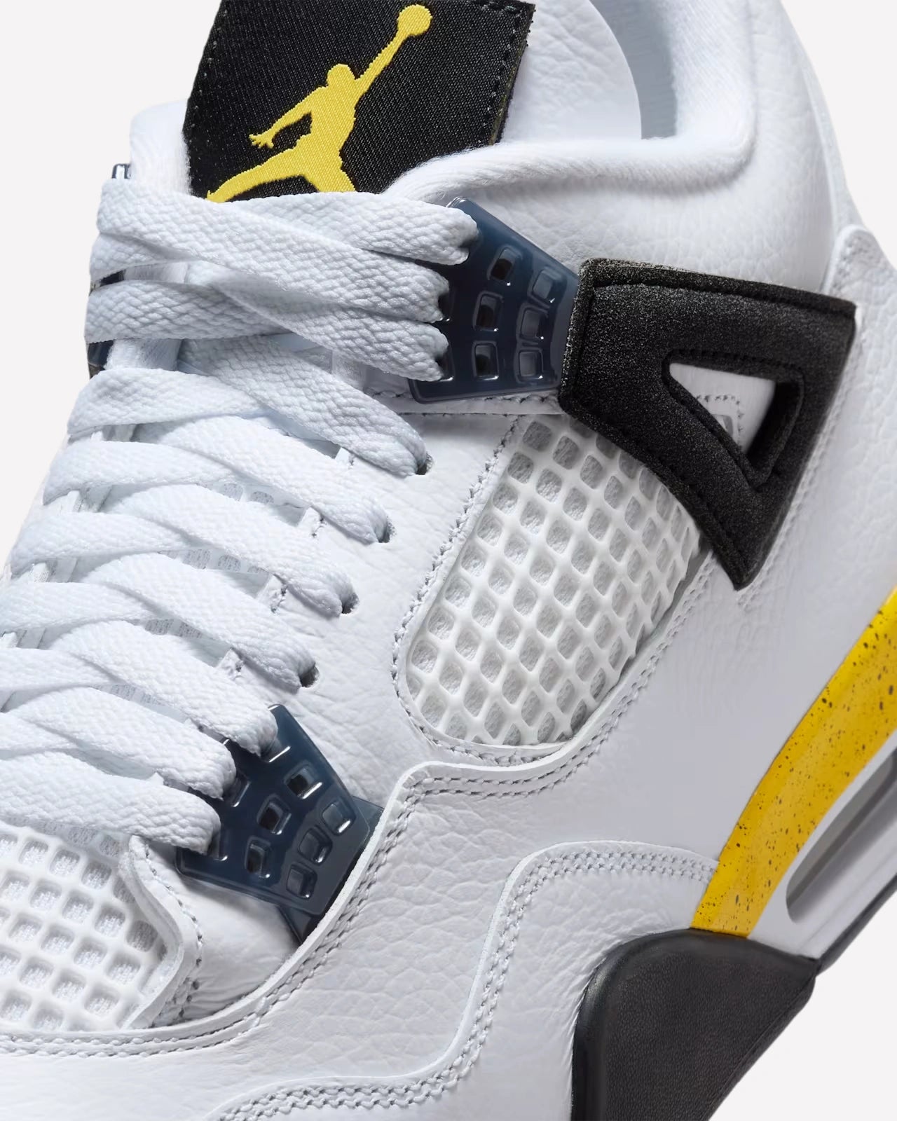 Jordan 4 Retro Rare Air Tour Yellow — detalle del upper