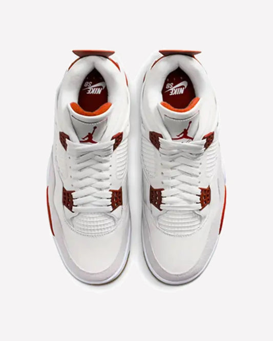 Jordan 4 Retro SB Varsity Red — detalle del talón