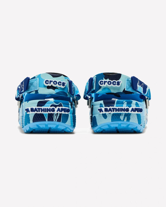 Crocs Classic Clog ABC Camo Blue — Detalle del patrón