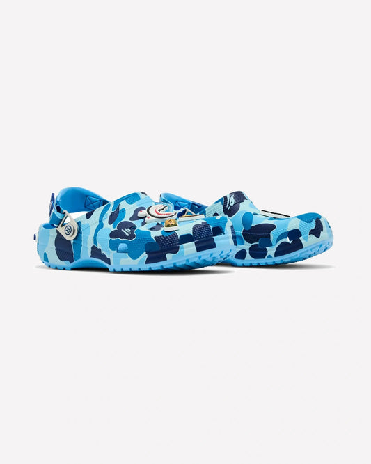 Crocs Classic Clog ABC Camo Blue — Par completo
