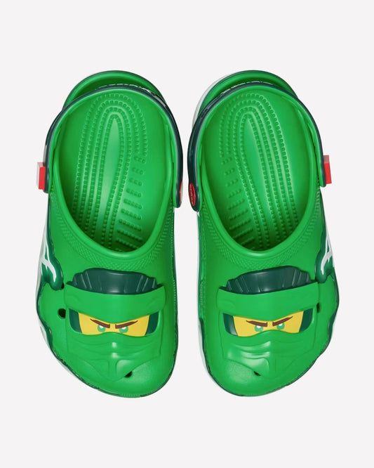 Crocs Classic Clog LEGO Ninjago Kids — Vista del par