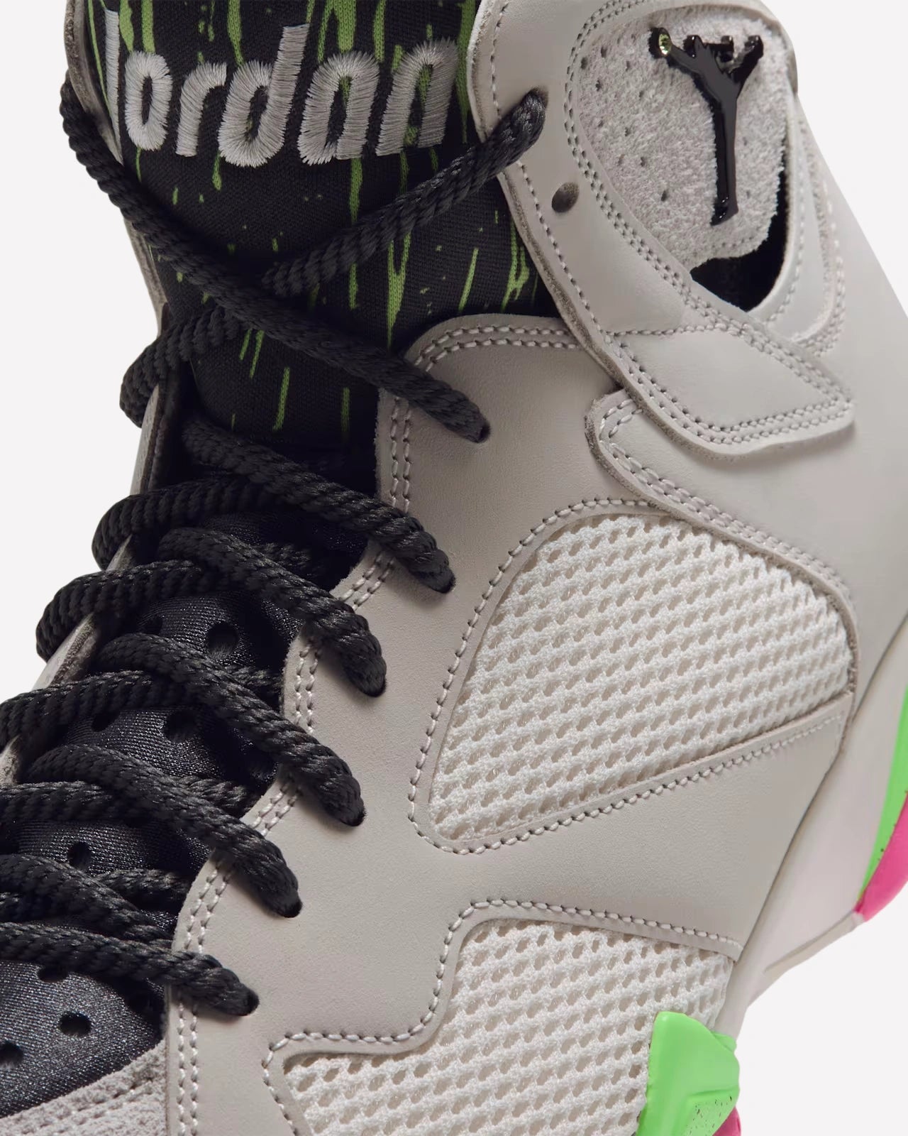 Jordan 7 Retro Tennis Day — detalle del logo