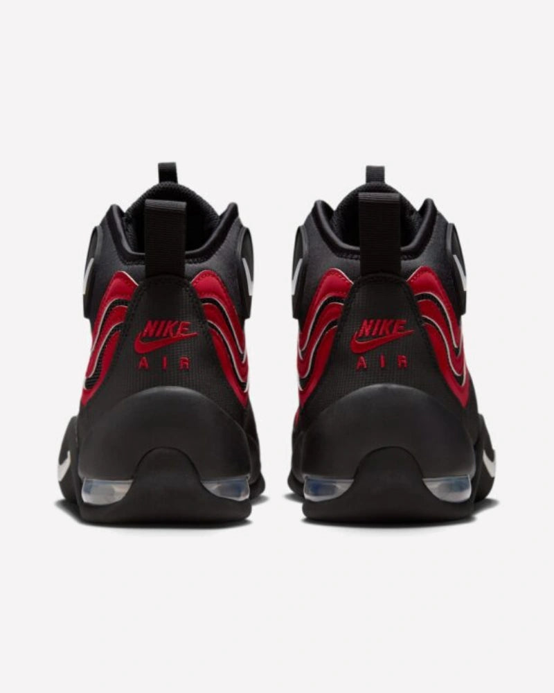 Nike Air Bakin OG Varsity Red — detalle del logo