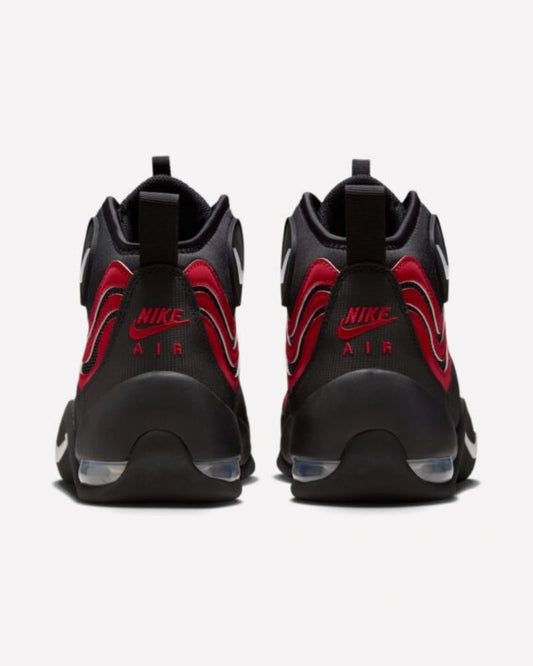 Nike Air Bakin OG Varsity Red — detalle del logo