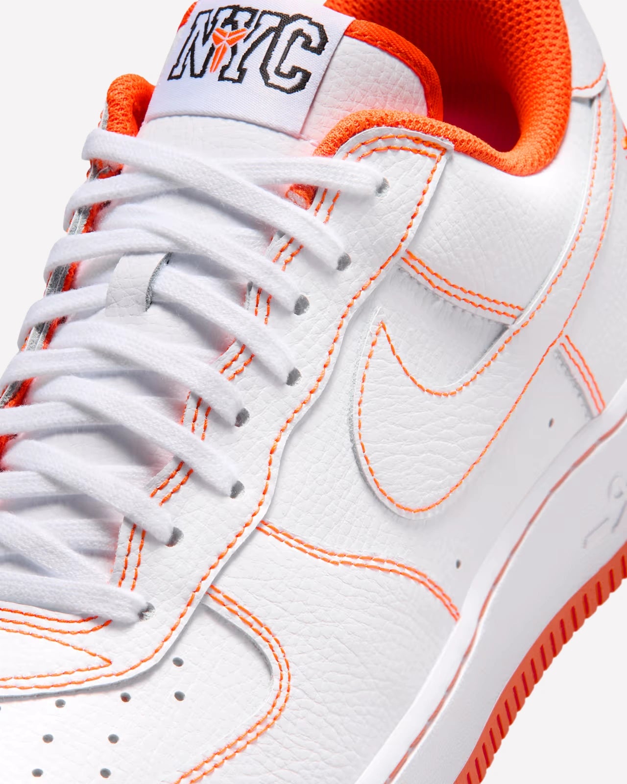 Nike Air Force 1 Low Protro Kobe Bryant Lord of the Rings — detalle del upper