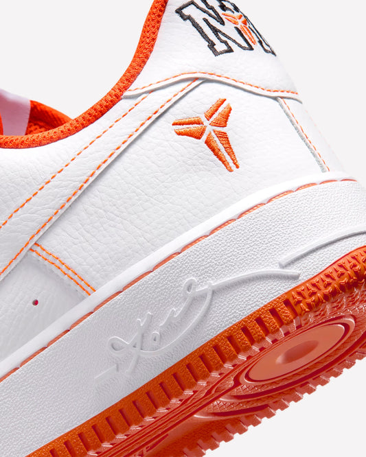 Nike Air Force 1 Low Protro Kobe Bryant Lord of the Rings — vista del par
