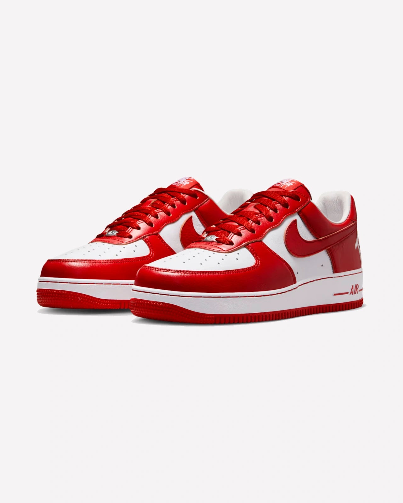 Nike Air Force 1 Low QS Terror Squad White University Red — vista frontal