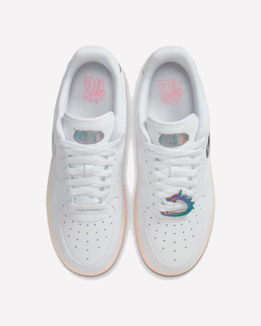 Nike Air Force 1 Low Year of the Dragon (2025) — vista del talón