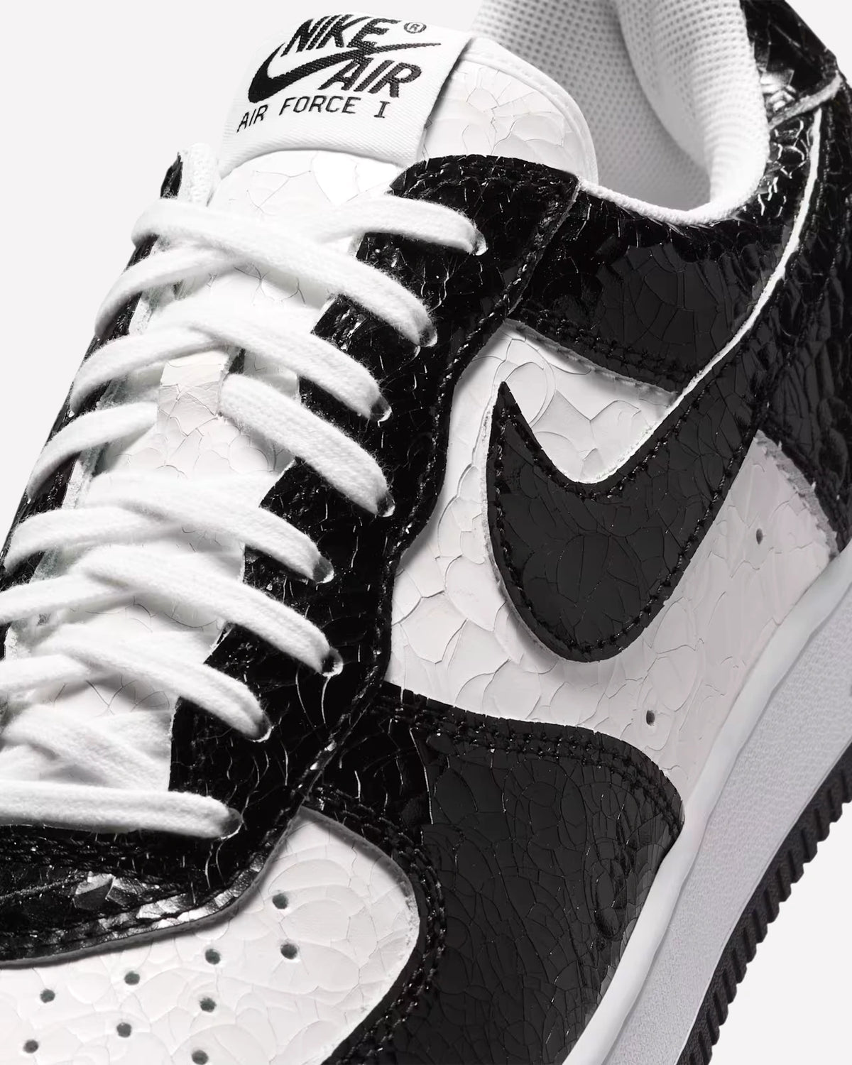 Nike Air Force 1 Low '01 Cracked Leather Black White