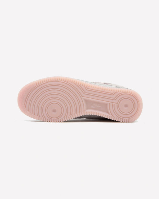 Nike Air Force 1 Low '01 MTA MetroCard — detalle del upper