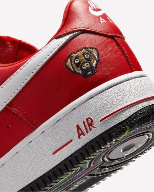Nike Air Force 1 Low '01 Victor Victor University Red — detalle del logo
