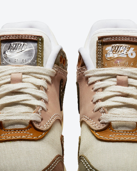 Nike Air Max 1 Premium Wabi-Sabi — detalle de la lengüeta