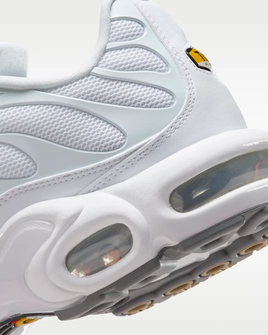 Nike Air Max Plus White — detalle del talón