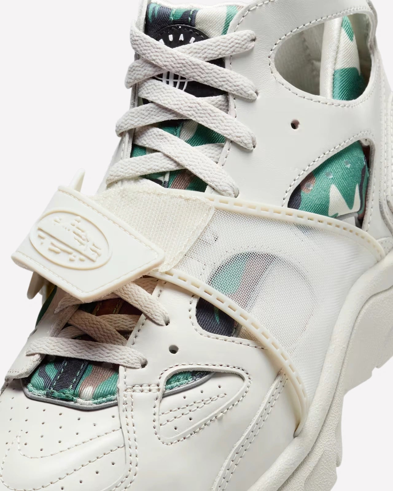 Nike Air Trainer Huarache Corteiz Light Bone