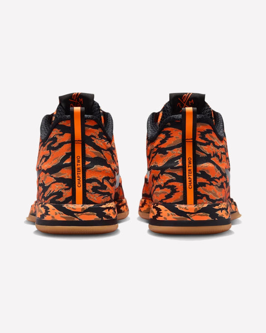 Nike Book 2 Tiger Camo — vista del talón