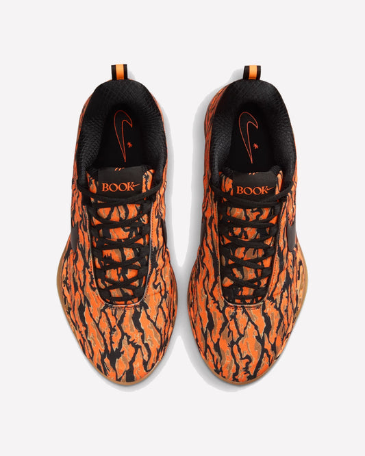 Nike Book 2 Tiger Camo — vista de la suela