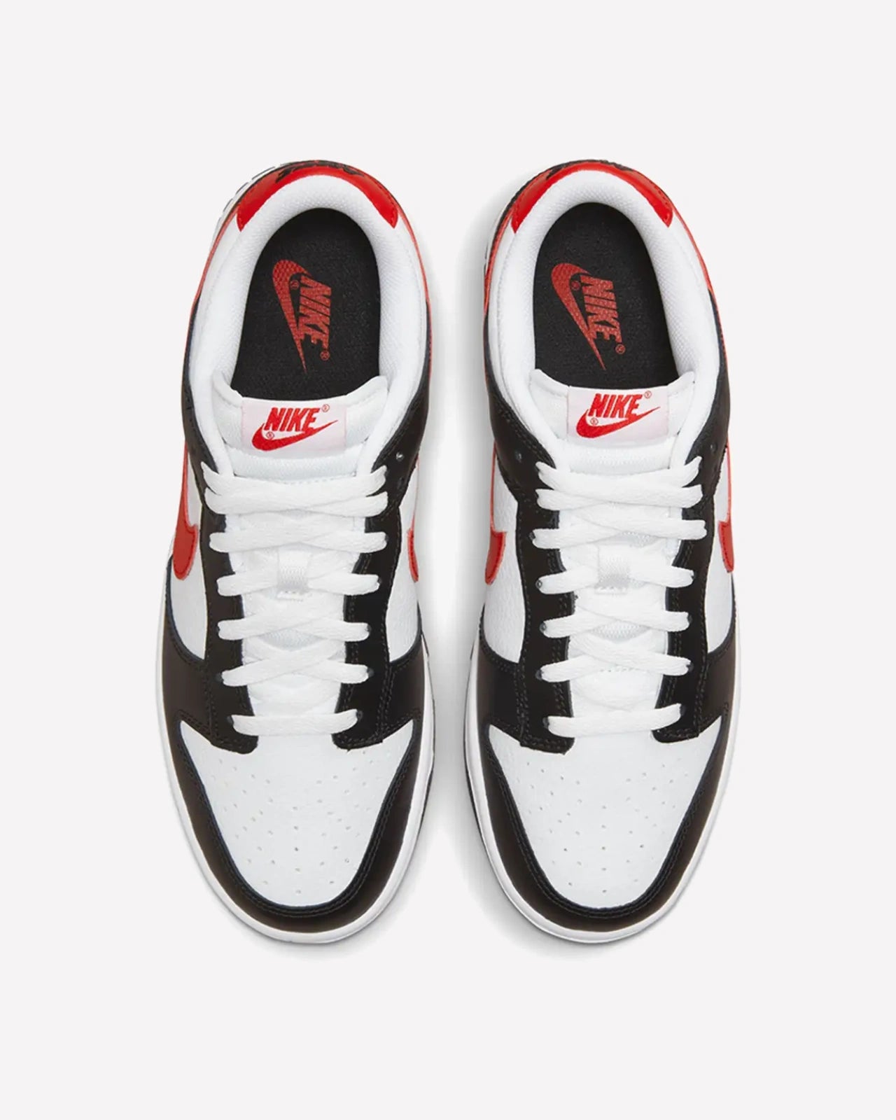 Nike Dunk Low Retro Red Swoosh Panda — vista superior del par